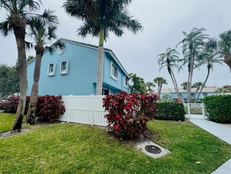1010 E Jeffery Street Boca Raton FL 33487