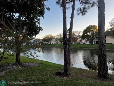 2009 Champions Way North Lauderdale FL 33068