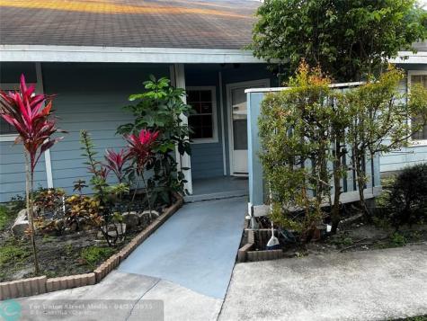 2009 Champions Way North Lauderdale FL 33068