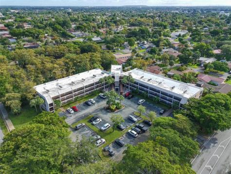 8725 Shadow Wood Boulevard Coral Springs FL 33071