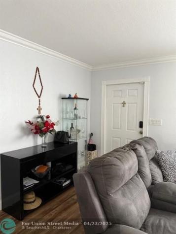 8040 SW 17 Place Davie FL 33324