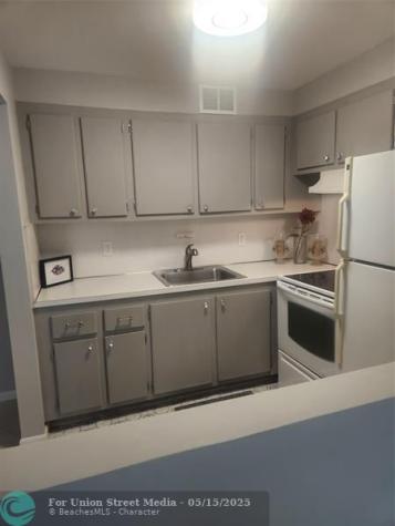 194 Newport L Deerfield Beach FL 33442