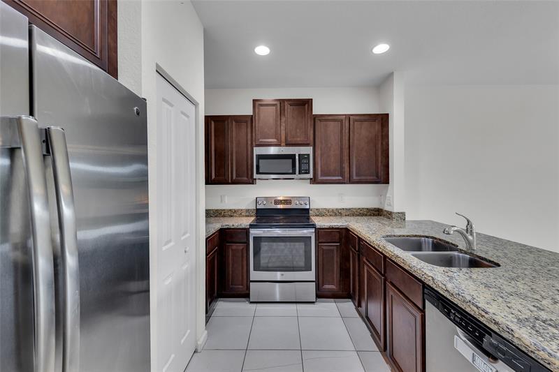4234 N Dixie Highway Oakland Park FL 33334