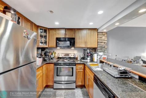 3004 NE 5th Terrace Wilton Manors FL 33334
