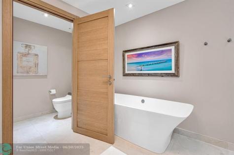 17111 Biscayne Boulevard North Miami Beach FL 33160