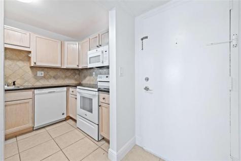 140 Lakeview Drive Weston FL 33326