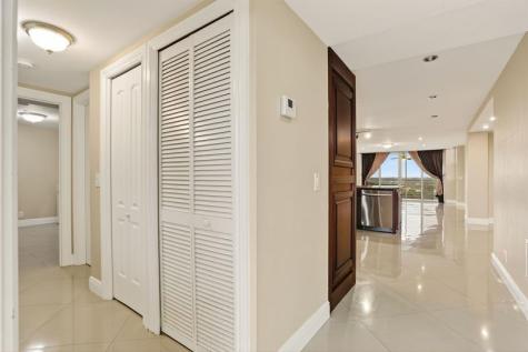 3499 Oaks Way Pompano Beach FL 33069