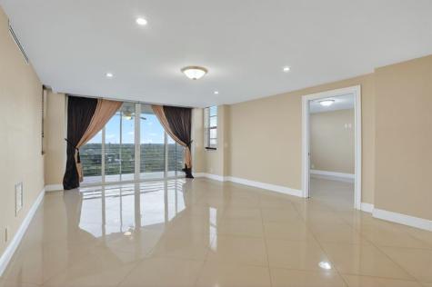 3499 Oaks Way Pompano Beach FL 33069