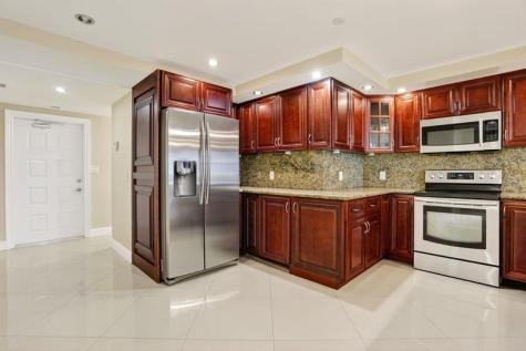 3499 Oaks Way Pompano Beach FL 33069