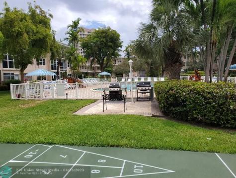 1481 S Ocean Boulevard Lauderdale By The Sea FL 33062