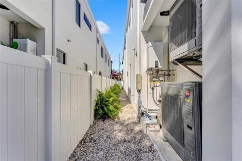 812 SE 12th Street Fort Lauderdale FL 33316