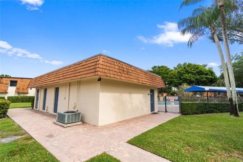 2061 SW 90th Avenue Davie FL 33324