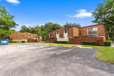 2061 SW 90th Avenue Davie FL 33324