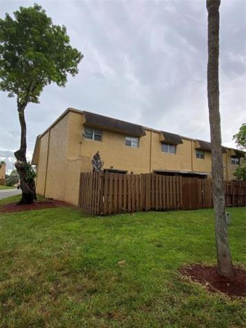 5668 Blueberry Lauderhill FL 33313