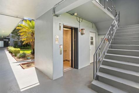 515 S Crescent Drive Hollywood FL 33021