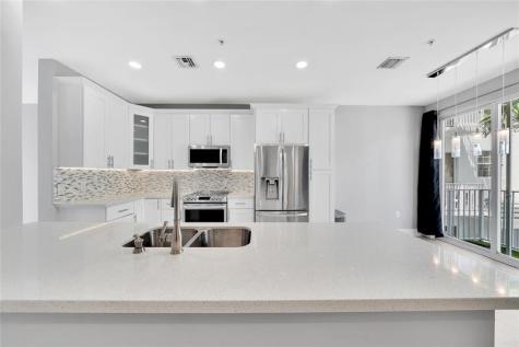 2725 NE 8 Avenue Wilton Manors FL 33334