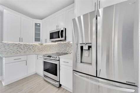 2725 NE 8 Avenue Wilton Manors FL 33334