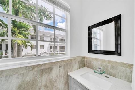 2725 NE 8 Avenue Wilton Manors FL 33334