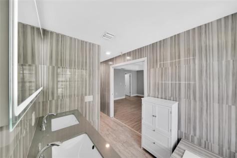 2725 NE 8 Avenue Wilton Manors FL 33334