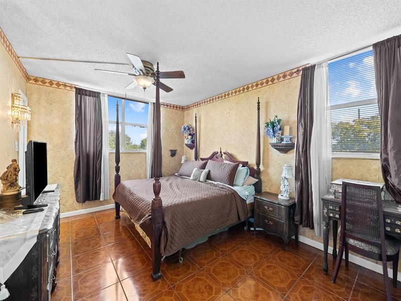 2840 Somerset Drive Lauderdale Lakes FL 33311