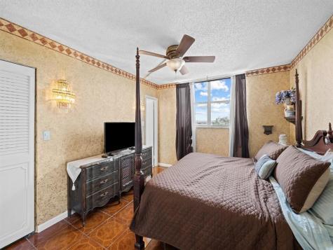2840 Somerset Drive Lauderdale Lakes FL 33311
