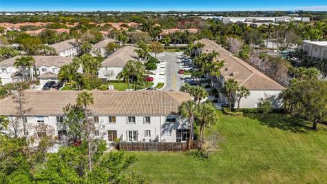 4702 NW 59 Manor Coconut Creek FL 33073