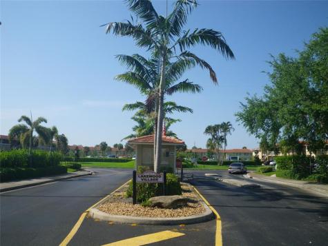 902 Twin Lakes Drive Coral Springs FL 33071