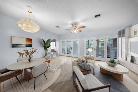 207 E Hemingway Circle Margate FL 33063