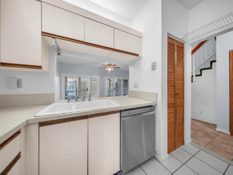 207 E Hemingway Circle Margate FL 33063