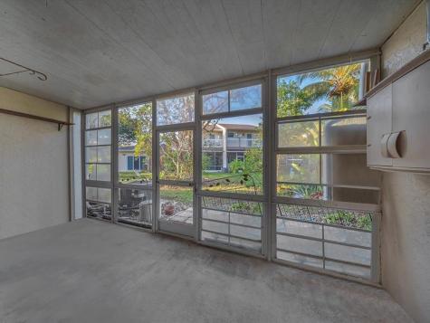 207 E Hemingway Circle Margate FL 33063