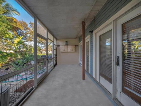 207 E Hemingway Circle Margate FL 33063