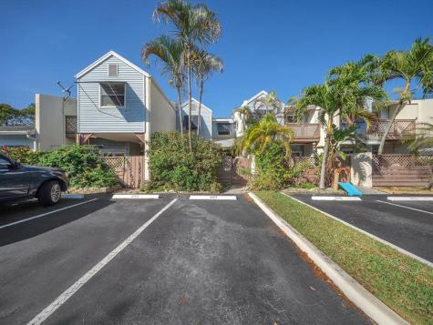 207 E Hemingway Circle Margate FL 33063