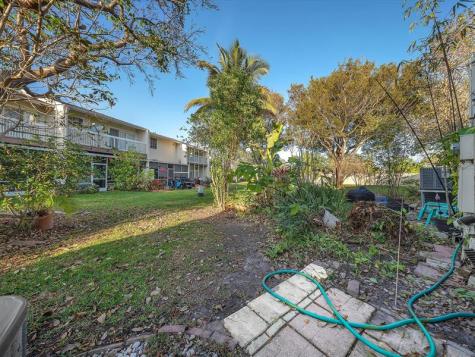 207 E Hemingway Circle Margate FL 33063