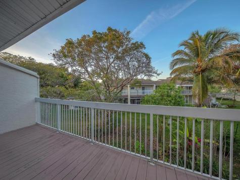 207 E Hemingway Circle Margate FL 33063