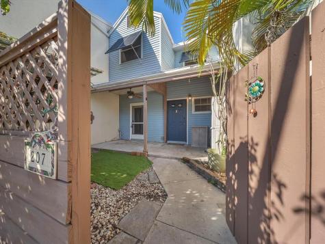 207 E Hemingway Circle Margate FL 33063