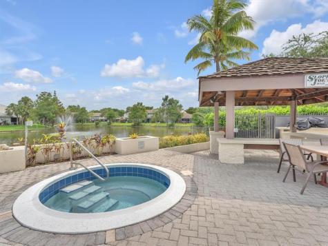 207 E Hemingway Circle Margate FL 33063