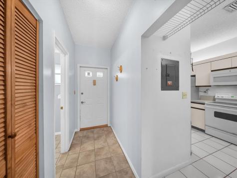207 E Hemingway Circle Margate FL 33063