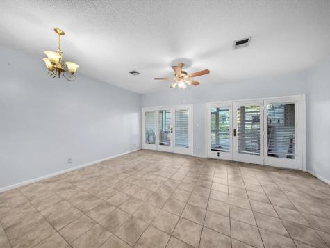 207 E Hemingway Circle Margate FL 33063