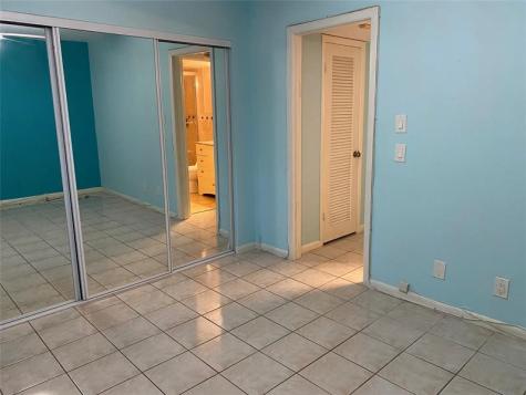 86 Markham E Deerfield Beach FL 33442