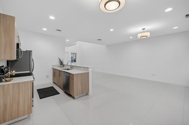 737 SE 1st Court Pompano Beach FL 33060