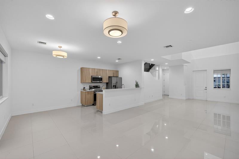 737 SE 1st Court Pompano Beach FL 33060