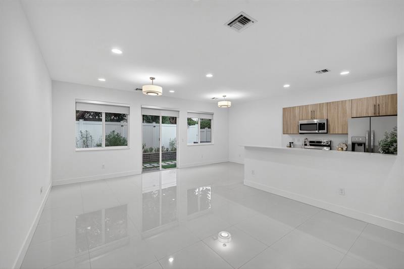 737 SE 1st Court Pompano Beach FL 33060