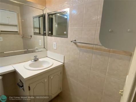 2025 Berkshire B Deerfield Beach FL 33442