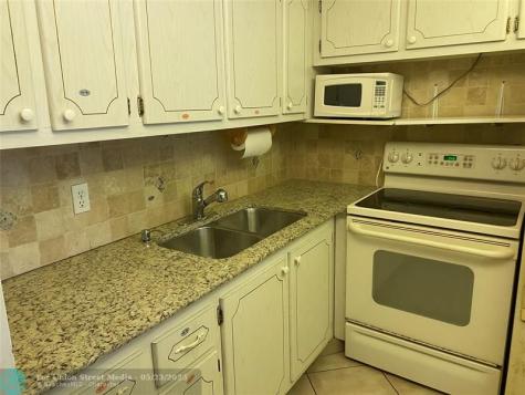 2025 Berkshire B Deerfield Beach FL 33442