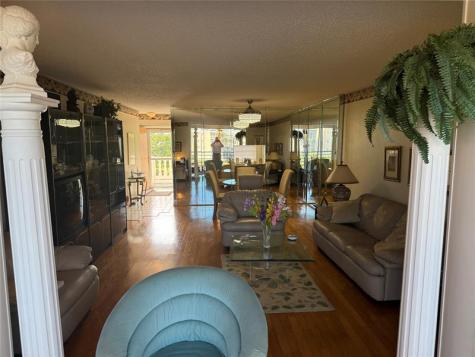 425 SE 11th Terrace Dania Beach FL 33004