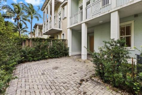 10821 NW 76th Lane Doral FL 33178