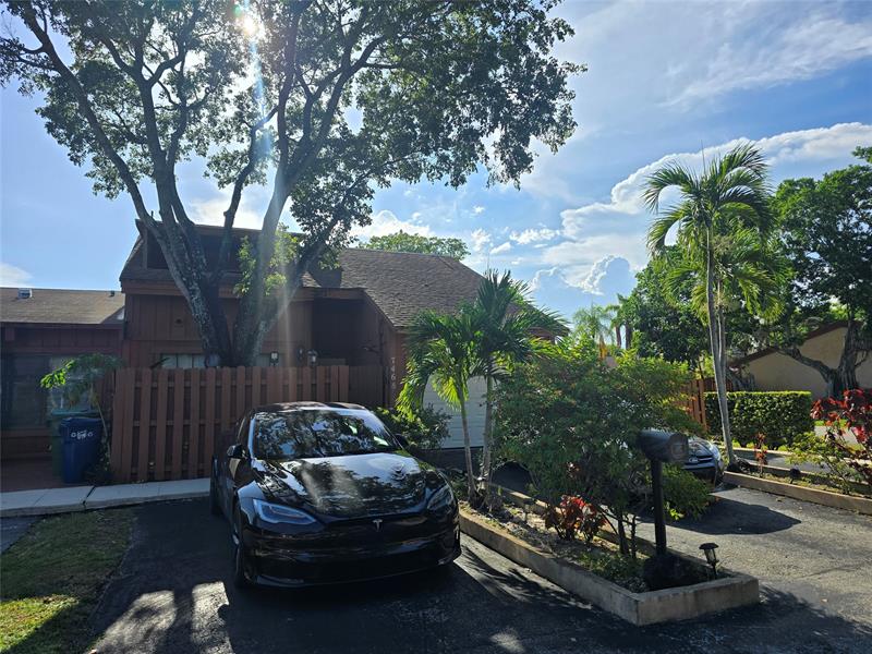 7468 NW 33rd Street Lauderhill FL 33319