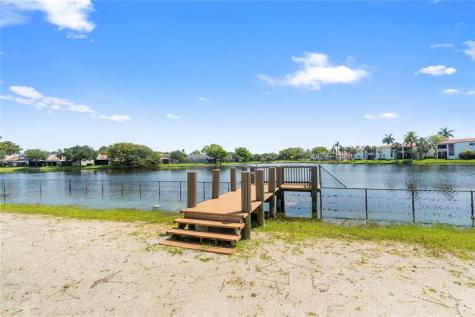 900 Colony Point Circle Pembroke Pines FL 33026