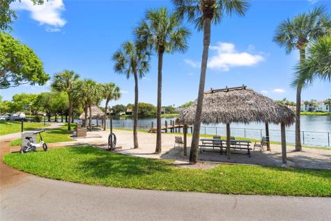 900 Colony Point Circle Pembroke Pines FL 33026