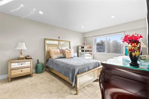 800 SW 125th Way Pembroke Pines FL 33027